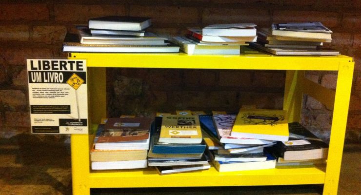 BookCrossing-Sofa-Cafe1