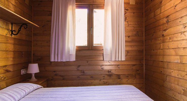 bungalows-camping-alparracin-4p-Dormitorio-1